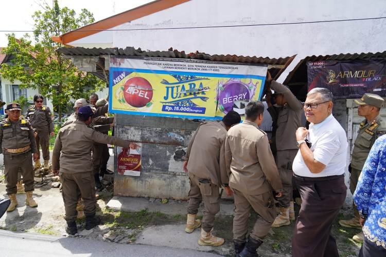 pemkab toba tertibkan pedagang di jalan gereja balige, puluhan lapak dibongkar
