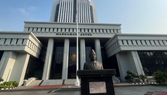 hakim di yogyakarta dipecat tetap, terbukti peras pengacara di cilacap