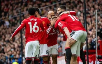 hujan gol di old trafford! manchester united tumbangkan nottingham forest 3-2