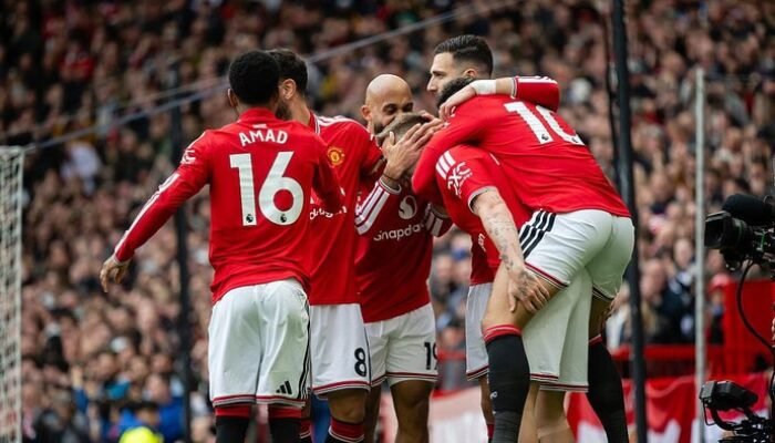 hujan gol di old trafford! manchester united tumbangkan nottingham forest 3-2