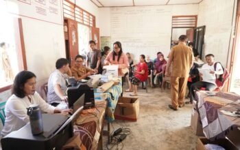 warga antusias, layanan jemput bola disdukcapil toba diserbu di desa meranti timur