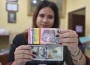 rupiah dibuka melemah ke rp17.738 per dolar as, pasar tunggu keputusan bi