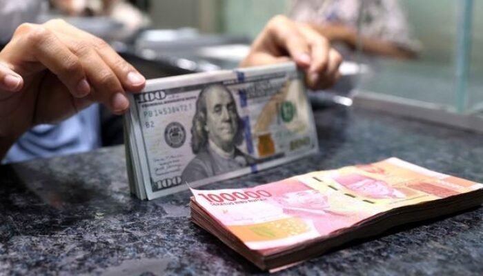 rupiah melemah ke rp17.630 per dolar as, sentimen global tekan pasar