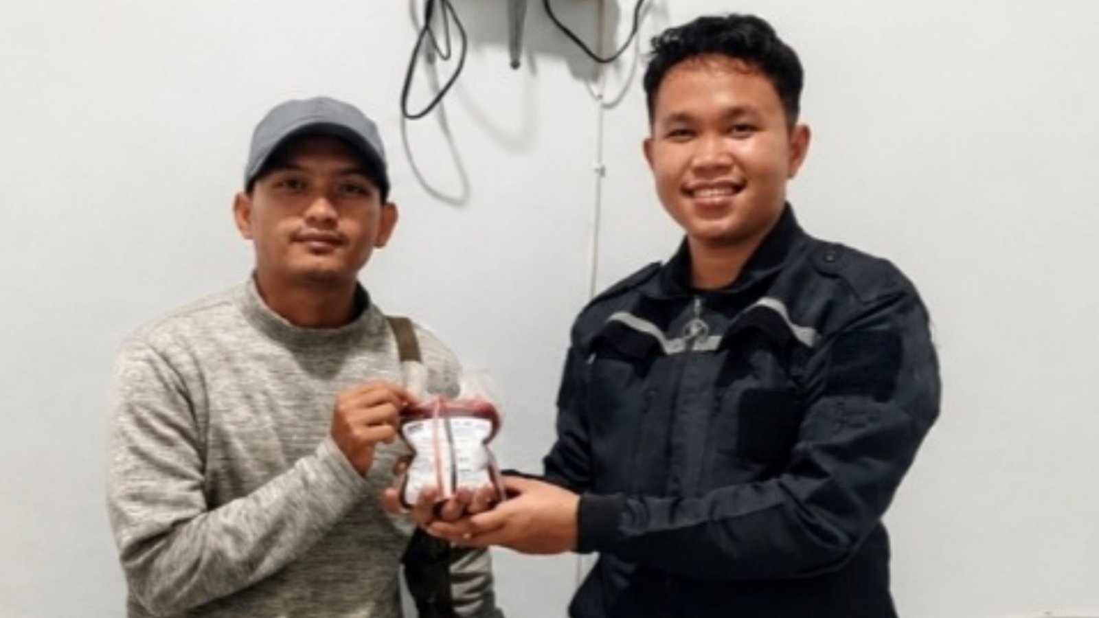 polisi di pakpak bharat donorkan darah untuk pasien kritis di rsud salak