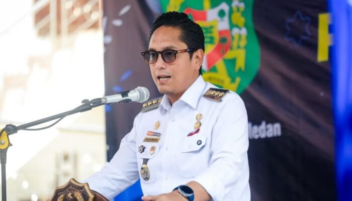 rico waas tegaskan berobat ke luar negeri gunakan dana pribadi, sudah lapor mendagri