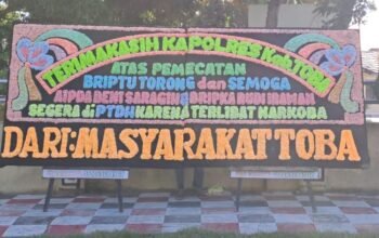 viral di toba, papan bunga di depan polres toba jadi sorotan publik