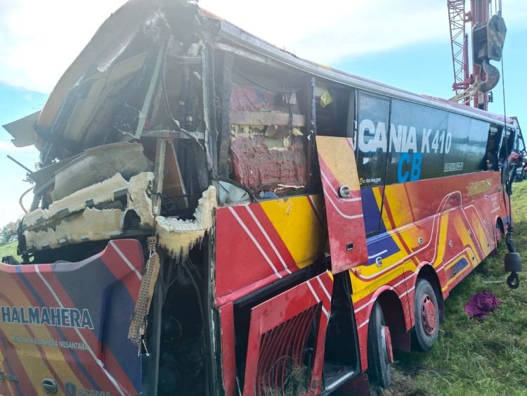bus halmahera kecelakaan di tol tebing tinggi-medan, 4 penumpang meninggal