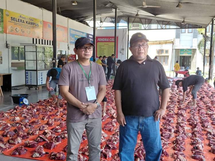 unmuha sembelih 14 hewan kurban, salurkan 780 paket daging untuk masyarakat