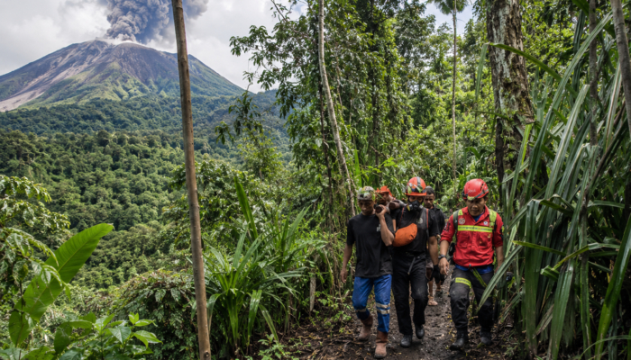 tiga korban erupsi gunung dukono ditemukan, operasi sar resmi ditutup