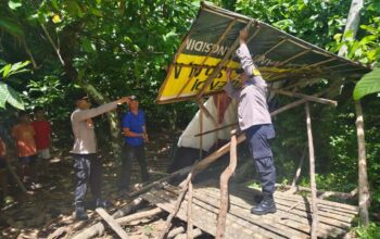 polisi dan warga ujung padang bakar gubuk diduga tempat pesta narkoba