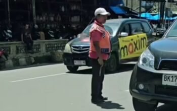 jukir minta rp20 ribu di pasar horas, pengendara protes keras, dishub tak merespons