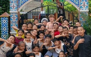 ole romeny viral main hadroh di pesantren tangsel, aksi bertelanjang dada jadi sorotan
