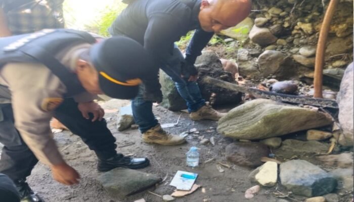 polisi bersama warga temukan bong dan pondok pengguna sabu di silayang-layang