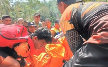 bocah 8 tahun yang hanyut di sungai aek natas ditemukan, kondisinya bikin pilu