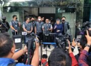 polisi geledah kantor wika terkait dugaan korupsi proyek pabrik gula asembagus rp645 miliar