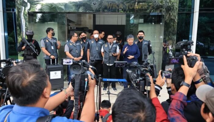 polisi geledah kantor wika terkait dugaan korupsi proyek pabrik gula asembagus rp645 miliar