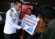 kisah haru korban banjir pollung, bupati humbahas serahkan santunan langsung