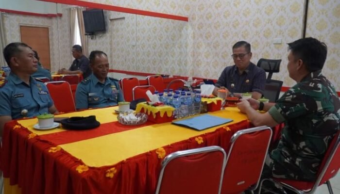 bupati nias selatan dan danlanal nias perkuat sinergi pembangunan daerah
