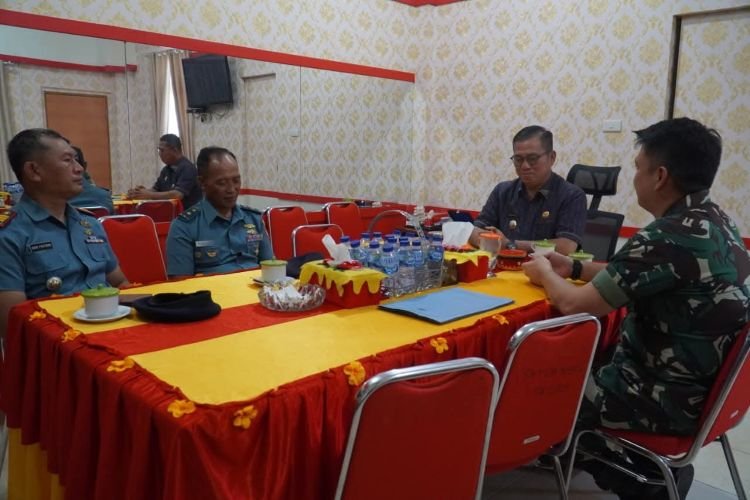 bupati nias selatan dan danlanal nias perkuat sinergi pembangunan daerah