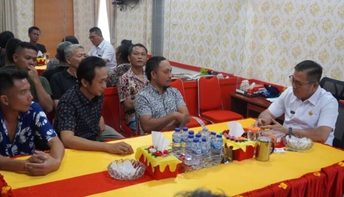 bupati nias selatan dengar langsung aspirasi warga samadaya hilisimaetano