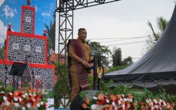 Tni ad bangun jalan dan sumur di toba, bupati beri apresiasi tni ad bangun jalan dan sumur di toba, bupati beri apresiasi
