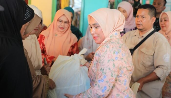 dwp aceh salurkan bantuan bagi 60 lansia korban kebakaran di lhokseumawe
