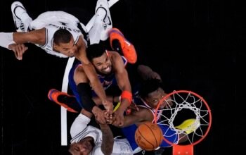 new york knicks kalahkan spurs 105-104, semakin dekat juara nba 2026