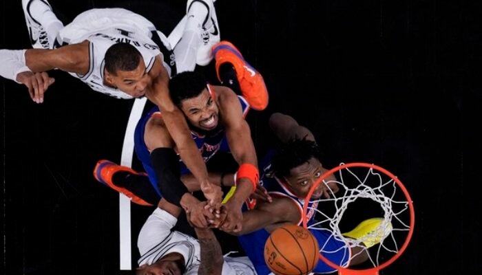 new york knicks kalahkan spurs 105-104, semakin dekat juara nba 2026