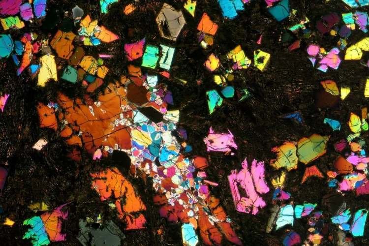 meteorit dari gurun sahara ungkap rahasia planet raksasa yang musnah