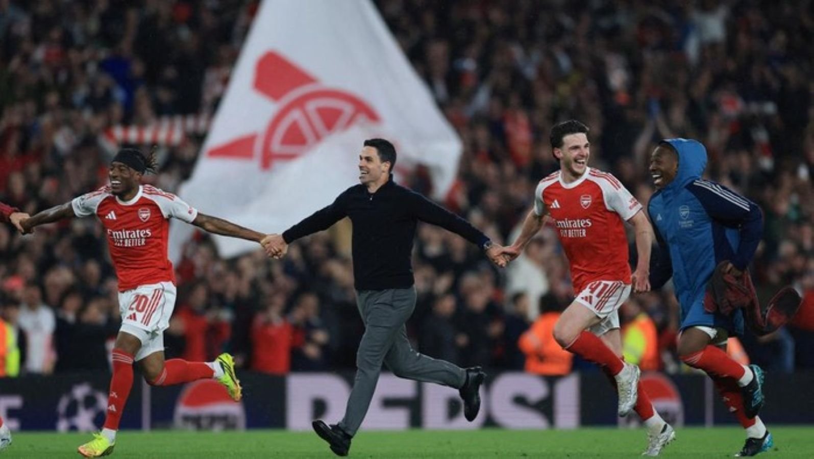 noni madueke menyerang balik para pembeci arsenal