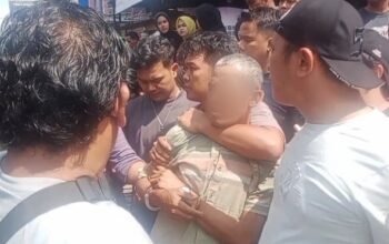 Pria tua diduga kurir sabu diamankan di halte bus siantar pria tua diduga kurir sabu diamankan di halte bus siantar