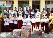 sekolah roboh, semangat siswa sd 10 linge tetap tegak