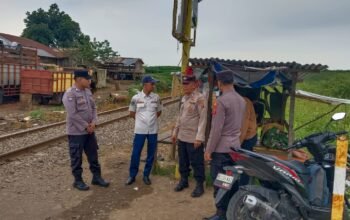 Polres tebing tinggi imbau penjaga perlintasan ka tingkatkan kewaspadaan polres tebing tinggi imbau penjaga perlintasan ka tingkatkan kewaspadaan