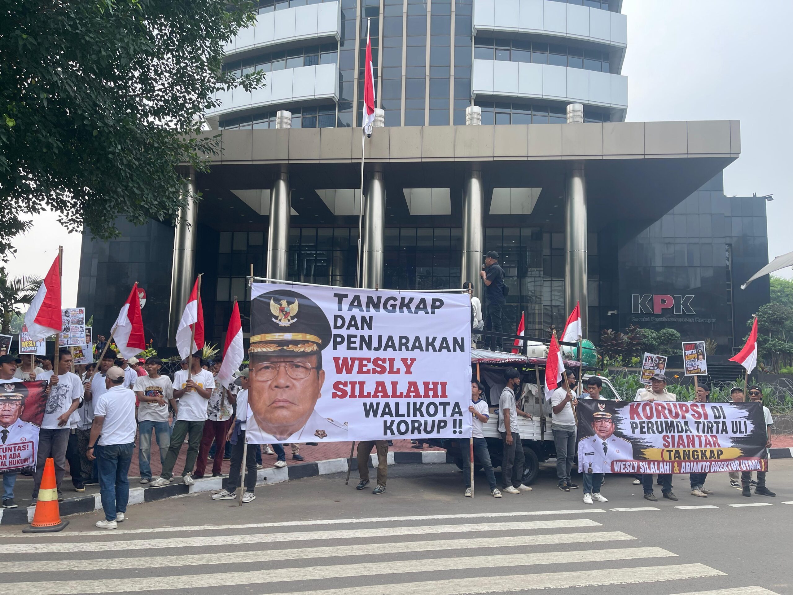 Massa Datangi KPK, Minta Dugaan Korupsi di Pematangsiantar Diusut