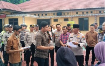 temui massa, kapolres simalungun tanggapi tuntutan pengunjukrasa