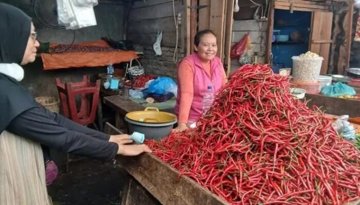 dampak mbg, pedagang pasar dwikora keluhkan pasokan menipis, penjualan menurun