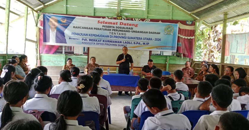 anggota dprd sumut sosialisasikan ranperda kepemudaan di smp negeri 4 idanogawo