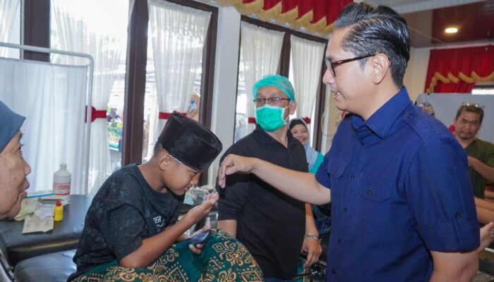rico waas apresiasi sunatan massal dan donor darah komunitas sah rizki