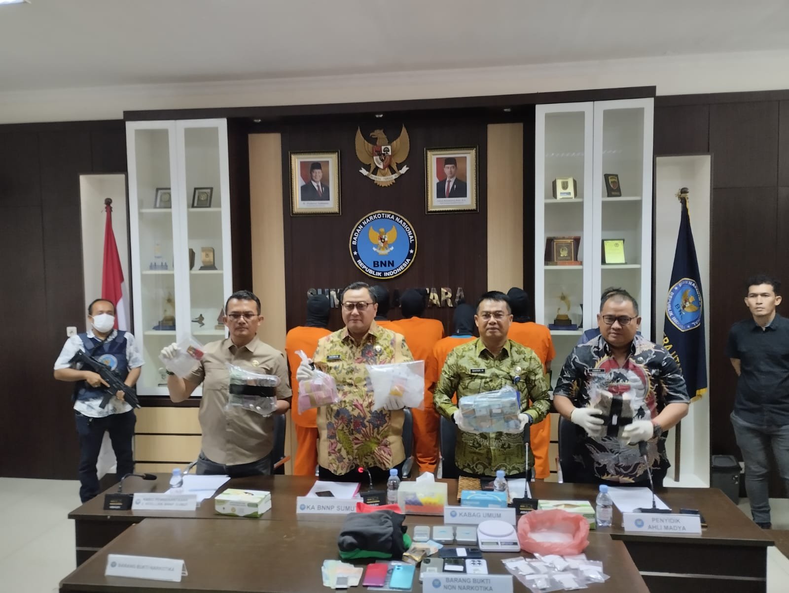 bnn sumut ringkus pasutri pengedar sabu