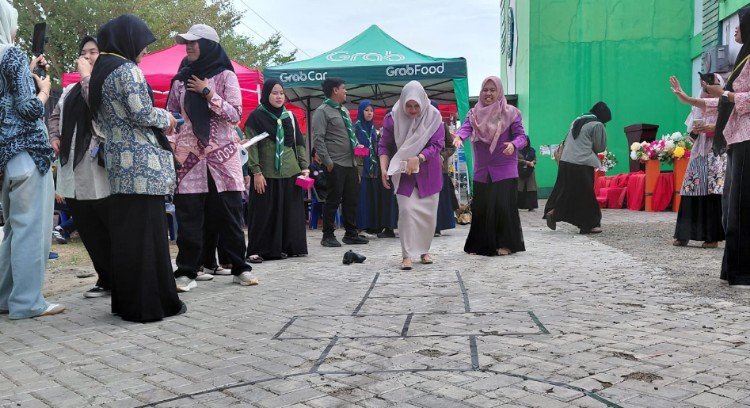 jaga kesehatan mental, universitas muhammadyah aceh gelar festival permainan tradisional