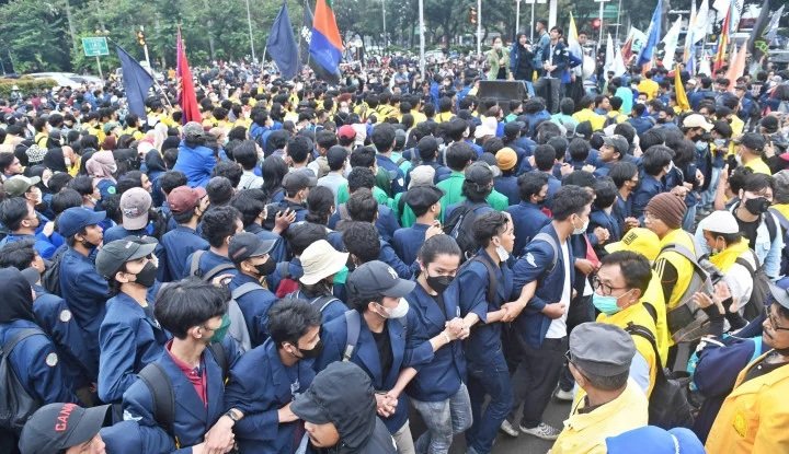 istana buka suara soal ultimatum bem si: ekonomi tak bisa instan