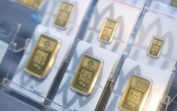 harga emas anjlok selama sepekan, antam turun rp61 ribu per gram