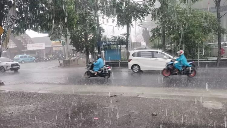 bmkg keluarkan peringatan dini cuaca ekstrem untuk 7-8 juni 2026