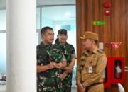 kasad maruli simanjuntak disambut adat dan bupati humbahas saat tiba di silangit