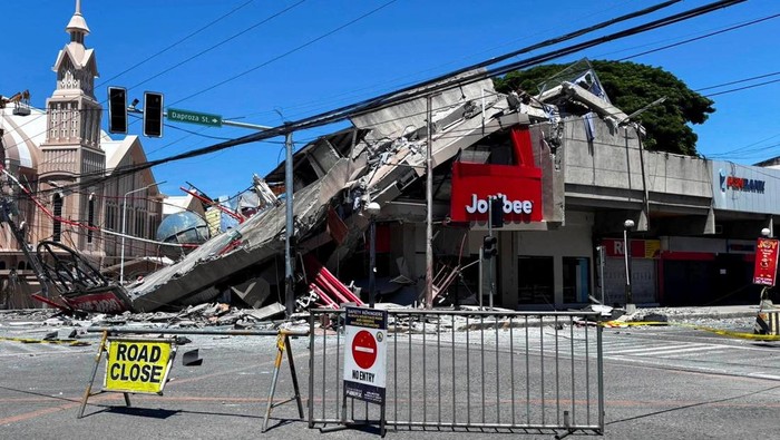 gempa terkuat filipina sejak 1976, korban tewas bertambah jadi 32 0rang