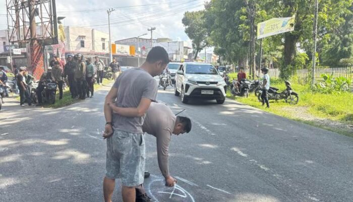 diduga potong jalur di simpang usi, dua pengendara motor terluka akibat tabrakan