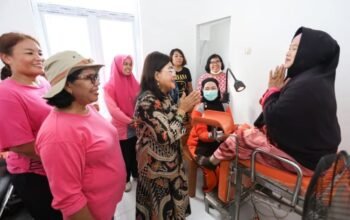 ketua tp pkk pematangsiantar turun langsung pantau iva test massal