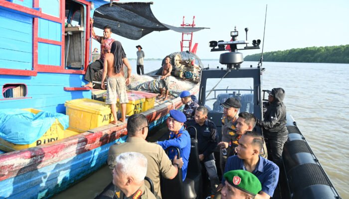 patroli gabungan di kawasan kuala bagan asahan, nahkoda dan abk positif ganja diamankan