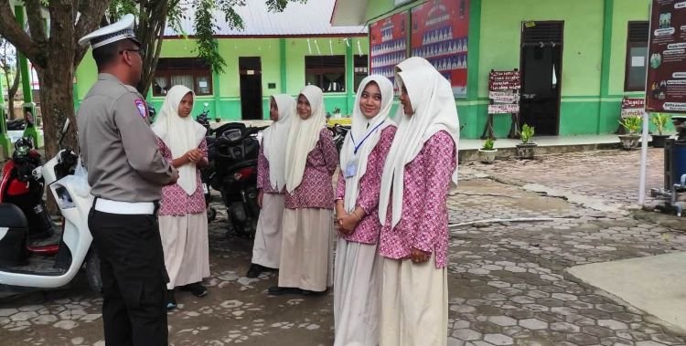 operasi patuh seulawah 2026, satlantas aceh timur edukasi pelajar sma negeri 1 idi rayeuk