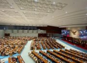 Dpr sahkan revisi uu polri, atur usia pensiun dan ketentuan baru dpr sahkan revisi uu polri, atur usia pensiun dan ketentuan baru